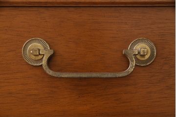 中古　DREXEL HERITAGE(ドレクセルヘリテイジ)　Triune(トライユン)　凛とした佇まいの食器棚(定価約90万円)(カップボード、キャビネット)(R-046911)