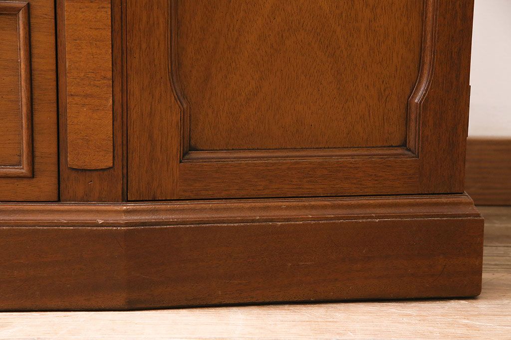 中古　DREXEL HERITAGE(ドレクセルヘリテイジ)　Triune(トライユン)　凛とした佇まいの食器棚(定価約90万円)(カップボード、キャビネット)(R-046911)