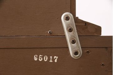 中古　DREXEL HERITAGE(ドレクセルヘリテイジ)　Triune(トライユン)　凛とした佇まいの食器棚(定価約90万円)(カップボード、キャビネット)(R-046911)