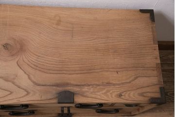 アンティーク家具　明治大正期　ストリップド(剥離)　三方ケヤキ材　厚手素材　古い木肌が味わいを感じさせる小タンス(引き出し、テレビ台、リビングボード)(R-046912)