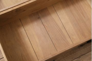 アンティーク家具　明治大正期　ストリップド(剥離)　三方ケヤキ材　厚手素材　古い木肌が味わいを感じさせる小タンス(引き出し、テレビ台、リビングボード)(R-046912)