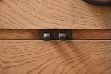 アンティーク家具　明治大正期　ストリップド(剥離)　三方ケヤキ材　厚手素材　古い木肌が味わいを感じさせる小タンス(引き出し、テレビ台、リビングボード)(R-046912)