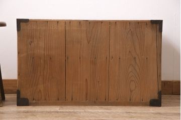 アンティーク家具　明治大正期　ストリップド(剥離)　三方ケヤキ材　厚手素材　古い木肌が味わいを感じさせる小タンス(引き出し、テレビ台、リビングボード)(R-046912)