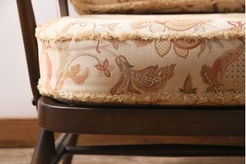 中古美品　ERCOL(アーコール)　淡い花柄のファブリックがお洒落な1人掛けソファ(ラウンジチェア、アームチェア、椅子、1シーターソファ)(R-046913)