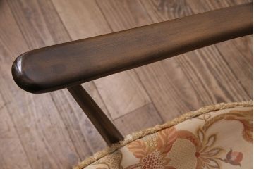 中古美品　ERCOL(アーコール)　淡い花柄のファブリックがお洒落な1人掛けソファ(ラウンジチェア、アームチェア、椅子、1シーターソファ)(R-046914)