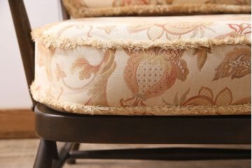 中古美品　ERCOL(アーコール)　淡い花柄のファブリックがお洒落な1人掛けソファ(ラウンジチェア、アームチェア、椅子、1シーターソファ)(R-046914)