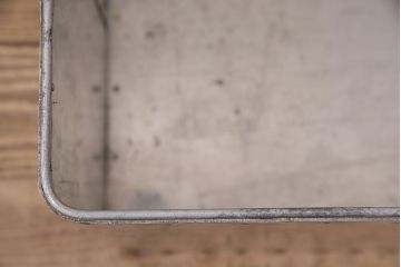 ヴィンテージ雑貨　昭和レトロ　レア　インダストリアル　シャビーな風合いのアルミボックス(アルミケース、収納ボックス、箱、ビンテージ)(R-046925)