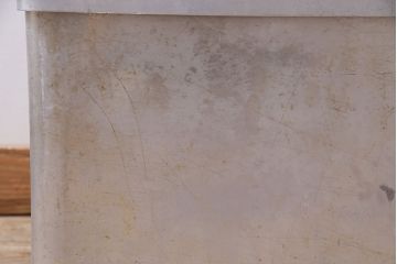 ヴィンテージ雑貨　昭和レトロ　レア　インダストリアル　シャビーな風合いのアルミボックス(アルミケース、収納ボックス、箱、ビンテージ)(R-046925)