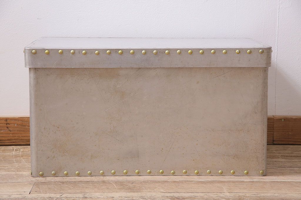 ヴィンテージ雑貨　昭和レトロ　レア　インダストリアル　シャビーな風合いのアルミボックス(アルミケース、収納ボックス、箱、ビンテージ)(R-046926)