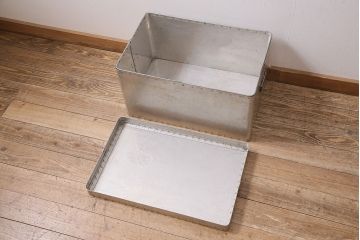 ヴィンテージ雑貨　昭和レトロ　レア　インダストリアル　シャビーな風合いのアルミボックス(アルミケース、収納ボックス、箱、ビンテージ)(R-046926)