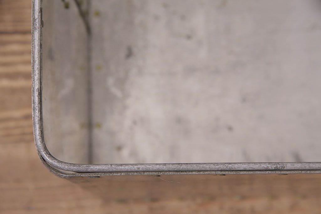 ヴィンテージ雑貨　昭和レトロ　レア　インダストリアル　シャビーな風合いのアルミボックス(アルミケース、収納ボックス、箱、ビンテージ)(R-046926)