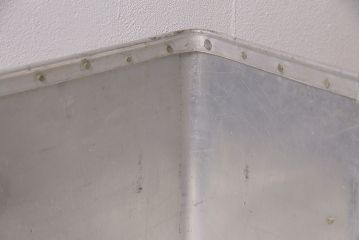 ヴィンテージ雑貨　昭和レトロ　レア　インダストリアル　シャビーな風合いのアルミボックス(アルミケース、収納ボックス、箱、ビンテージ)(R-046926)