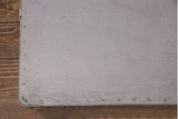 ヴィンテージ雑貨　昭和レトロ　レア　インダストリアル　シャビーな風合いのアルミボックス(アルミケース、収納ボックス、箱、ビンテージ)(R-046926)