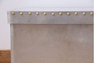 ヴィンテージ雑貨　昭和レトロ　レア　インダストリアル　シャビーな風合いのアルミボックス(アルミケース、収納ボックス、箱、ビンテージ)(R-046926)