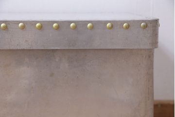 ヴィンテージ雑貨　昭和レトロ　レア　インダストリアル　シャビーな風合いのアルミボックス(アルミケース、収納ボックス、箱、ビンテージ)(R-046926)