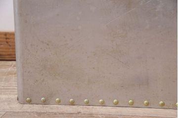 ヴィンテージ雑貨　昭和レトロ　レア　インダストリアル　シャビーな風合いのアルミボックス(アルミケース、収納ボックス、箱、ビンテージ)(R-046926)