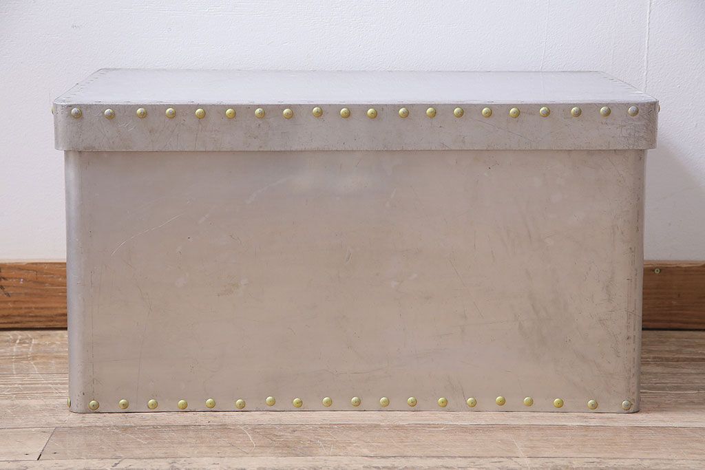 ヴィンテージ雑貨　昭和レトロ　レア　インダストリアル　シャビーな風合いのアルミボックス(アルミケース、収納ボックス、箱、ビンテージ)(R-046926)