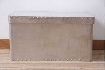 ヴィンテージ雑貨　昭和レトロ　レア　インダストリアル　シャビーな風合いのアルミボックス(アルミケース、収納ボックス、箱、ビンテージ)(R-046927)