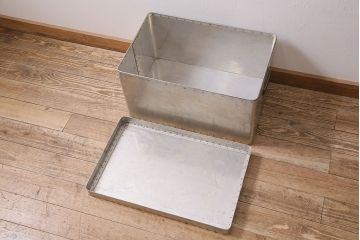 ヴィンテージ雑貨　昭和レトロ　レア　インダストリアル　シャビーな風合いのアルミボックス(アルミケース、収納ボックス、箱、ビンテージ)(R-046927)