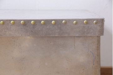 ヴィンテージ雑貨　昭和レトロ　レア　インダストリアル　シャビーな風合いのアルミボックス(アルミケース、収納ボックス、箱、ビンテージ)(R-046927)