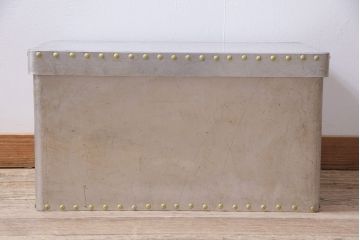 ヴィンテージ雑貨　昭和レトロ　レア　インダストリアル　シャビーな風合いのアルミボックス(アルミケース、収納ボックス、箱、ビンテージ)(R-046927)