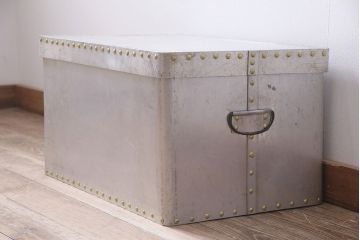 ヴィンテージ雑貨　昭和レトロ　レア　インダストリアル　シャビーな風合いのアルミボックス(アルミケース、収納ボックス、箱、ビンテージ)(R-046928)