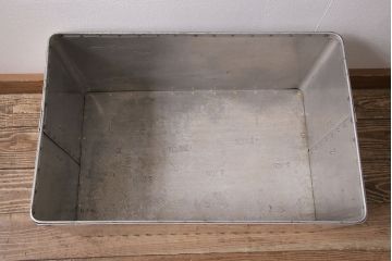 ヴィンテージ雑貨　昭和レトロ　レア　インダストリアル　シャビーな風合いのアルミボックス(アルミケース、収納ボックス、箱、ビンテージ)(R-046928)