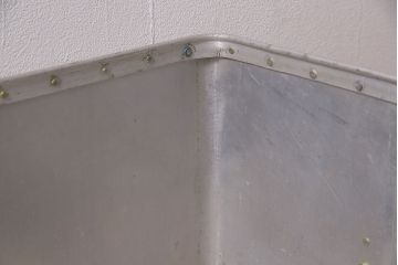 ヴィンテージ雑貨　昭和レトロ　レア　インダストリアル　シャビーな風合いのアルミボックス(アルミケース、収納ボックス、箱、ビンテージ)(R-046928)