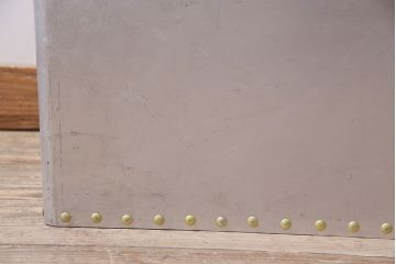 ヴィンテージ雑貨　昭和レトロ　レア　インダストリアル　シャビーな風合いのアルミボックス(アルミケース、収納ボックス、箱、ビンテージ)(R-046928)