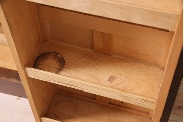 中古　松本民芸家具　食品収納庫I型　可動式の棚が珍しい!パントリーのように使える収納力抜群なキャビネット(食器棚、収納棚)(定価約110万円)(R-046934)