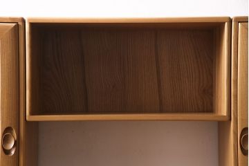 中古　美品　ERCOL(アーコール)　ウィンザーシリーズ　激レア!キャスター付きのウォールキャビネット(収納棚、カップボード)(R-046935)