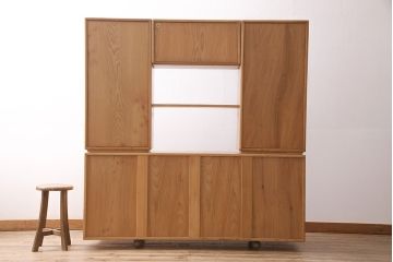 中古　美品　ERCOL(アーコール)　ウィンザーシリーズ　激レア!キャスター付きのウォールキャビネット(収納棚、カップボード)(R-046935)