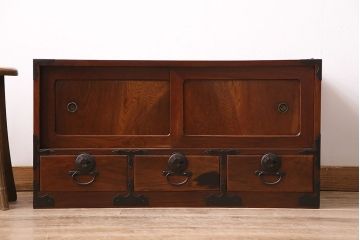 和製アンティーク　蝶と牡丹の意匠が可愛らしい二本松箪笥ローボード(二本松箪笥、テレビボード、収納棚)(R-046937)