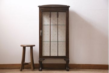 アンティーク家具　イギリスアンティーク　オーク材　脚のデザインがお洒落なキャビネット(ガラスケース、飾り棚)(R-046938)