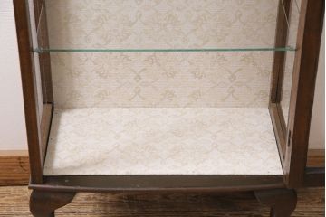 アンティーク家具　イギリスアンティーク　オーク材　脚のデザインがお洒落なキャビネット(ガラスケース、飾り棚)(R-046938)