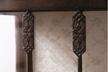 アンティーク家具　イギリスアンティーク　オーク材　脚のデザインがお洒落なキャビネット(ガラスケース、飾り棚)(R-046938)