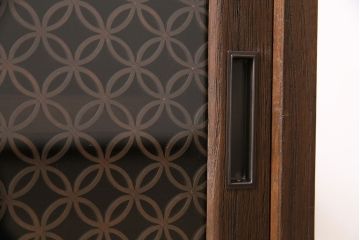 アンティーク家具　昭和中期　桐材　リメイク　脚付き　和の趣を演出する組子入りの箪笥ローボード(収納棚、テレビ台、テレビボード)(R-046940)