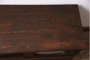 アンティーク家具　昭和中期　桐材　リメイク　すりガラス入り　丸窓がアクセントの鉄脚付き箪笥ローボード(収納棚、テレビ台、テレビボード)(R-046942)