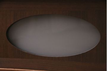 アンティーク家具　昭和中期　桐材　リメイク　すりガラス入り　丸窓がアクセントの鉄脚付き箪笥ローボード(収納棚、テレビ台、テレビボード)(R-046942)