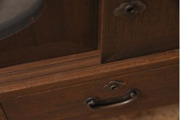 アンティーク家具　昭和中期　桐材　リメイク　すりガラス入り　丸窓がアクセントの鉄脚付き箪笥ローボード(収納棚、テレビ台、テレビボード)(R-046942)