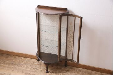 アンティーク家具　イギリスアンティーク　ウォールナット材　小振りなサイズの猫脚キャビネット(飾り棚、ガラスケース、コレクションケース)(R-046944)