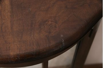 アンティーク家具　イギリスアンティーク　ウォールナット材　小振りなサイズの猫脚キャビネット(飾り棚、ガラスケース、コレクションケース)(R-046944)