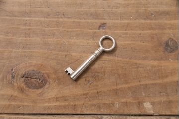 アンティーク家具　イギリスアンティーク　ウォールナット材　小振りなサイズの猫脚キャビネット(飾り棚、ガラスケース、コレクションケース)(R-046944)