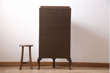 アンティーク家具　イギリスアンティーク　ウォールナット材　小振りなサイズの猫脚キャビネット(飾り棚、ガラスケース、コレクションケース)(R-046944)