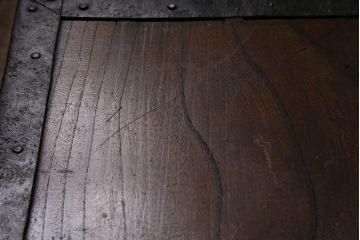 アンティーク家具　江戸期　希少!重厚な金具が味わい深い船箪笥型銭箱(掛硯型、懸硯型、銭函)(R-046949)