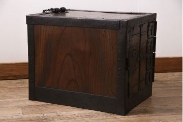 アンティーク家具　江戸期　希少!重厚な金具が味わい深い船箪笥型銭箱(掛硯型、懸硯型、銭函)(R-046949)