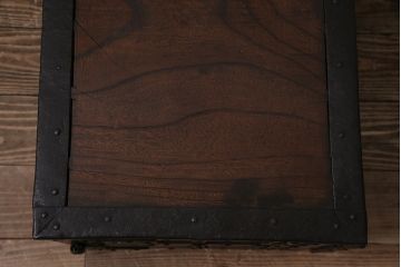 アンティーク家具　江戸期　希少!重厚な金具が味わい深い船箪笥型銭箱(掛硯型、懸硯型、銭函)(R-046949)