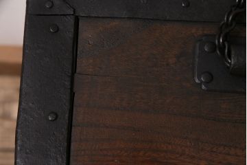 アンティーク家具　江戸期　希少!重厚な金具が味わい深い船箪笥型銭箱(掛硯型、懸硯型、銭函)(R-046949)