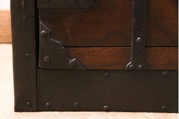 アンティーク家具　江戸期　希少!重厚な金具が味わい深い船箪笥型銭箱(掛硯型、懸硯型、銭函)(R-046949)