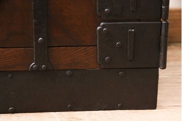 アンティーク家具　江戸期　希少!重厚な金具が味わい深い船箪笥型銭箱(掛硯型、懸硯型、銭函)(R-046949)